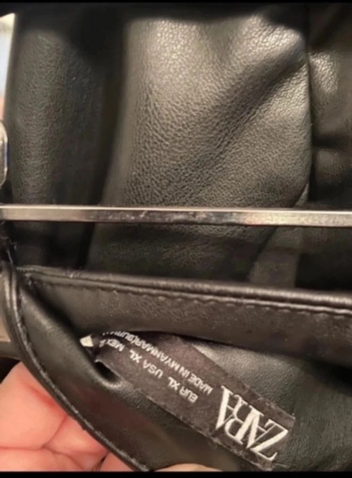 Très beau tailleur blazer jupe en similicuir Zara taille 40/42 - photo numéro 6