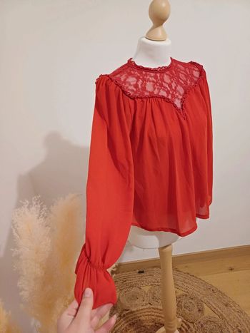 Blouse rouge avec dentelle taille S 36