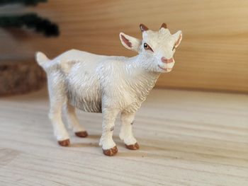 PAPO chevreau blanc Figurine animal de la ferme