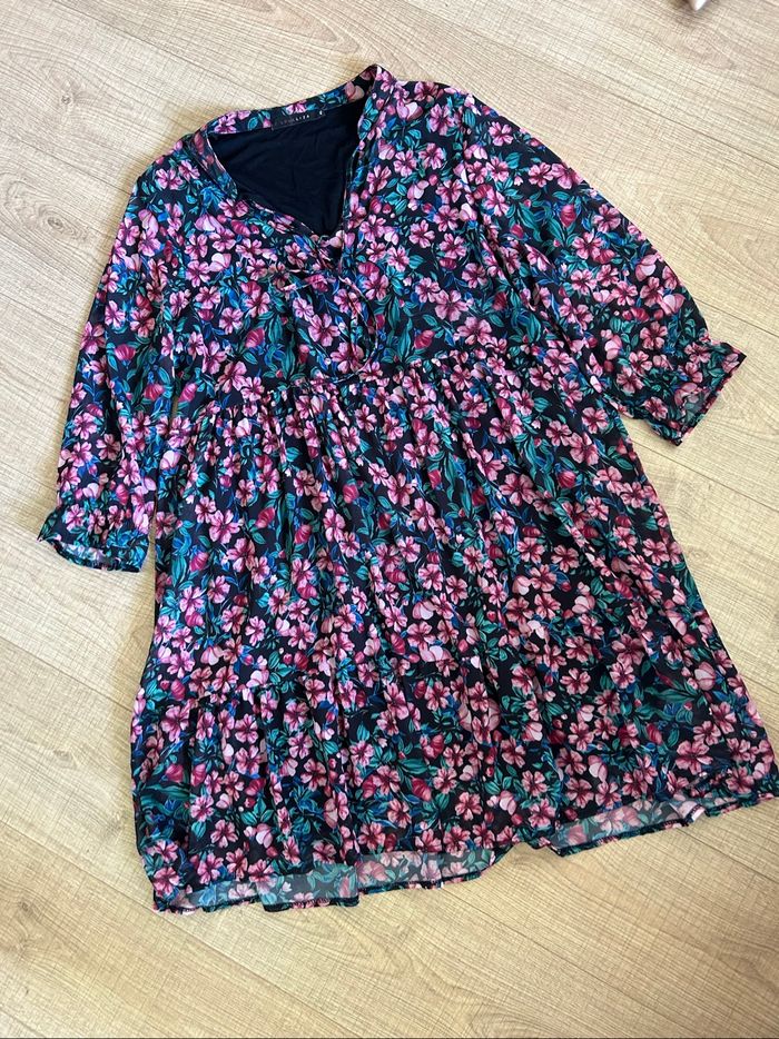 Robe fleurie mi longue LolaLiza taille 46 jamais portée - photo numéro 7