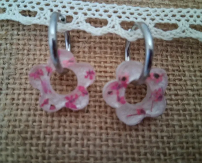1 paire de boucles d'oreilles anneaux petites pampilles fleurs séchées - photo numéro 2