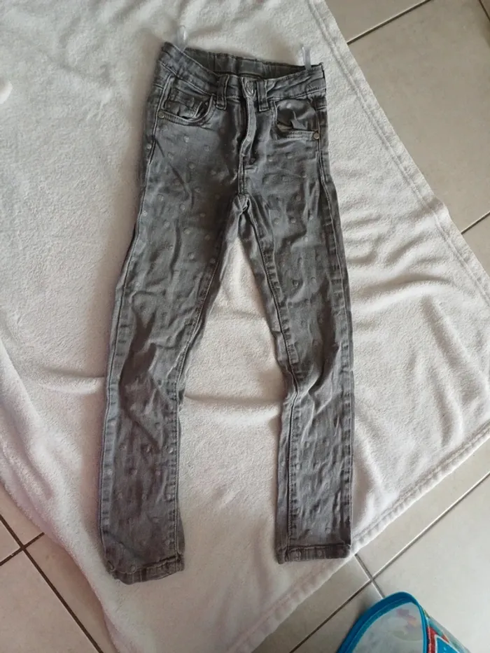 Jean slim gris avec cœur 7 ans