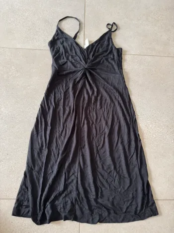 Robe noire H&M taille S, très bon état, 88cm