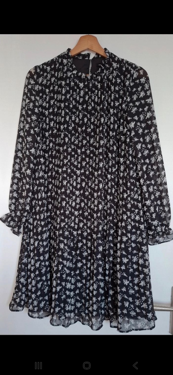 Robe plissée à fleurs