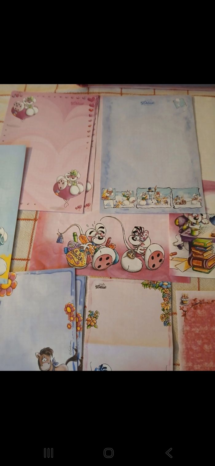 Lot classeur et 40 feuilles didll - photo numéro 3