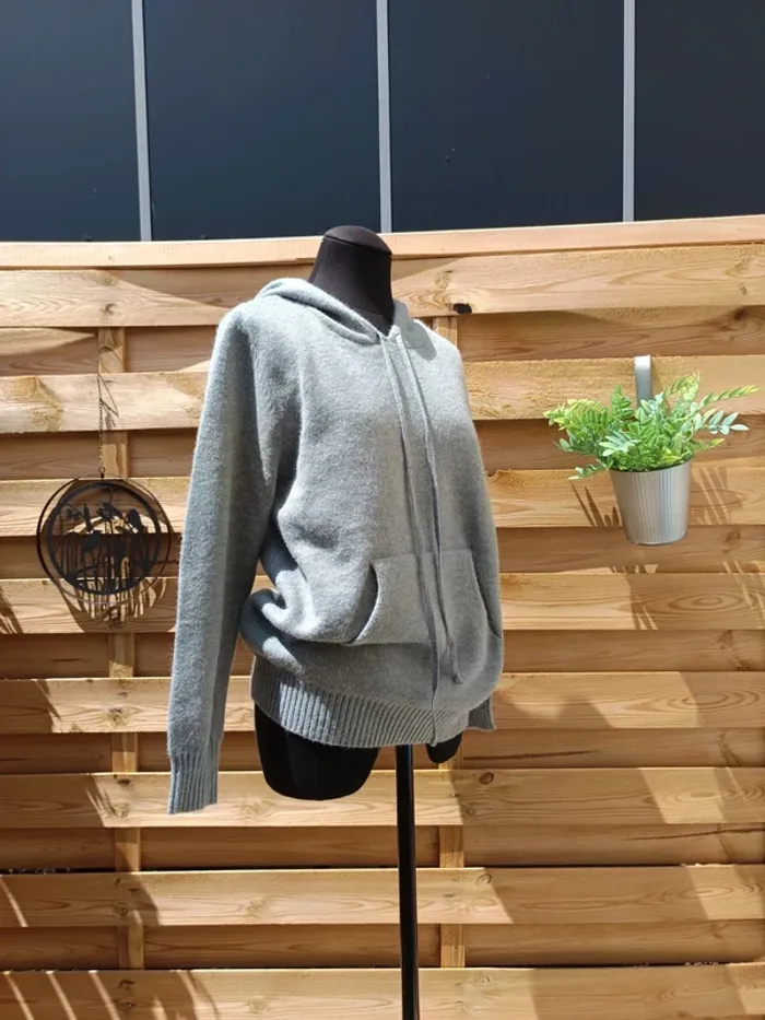 Pull à capuche taille S - photo numéro 3