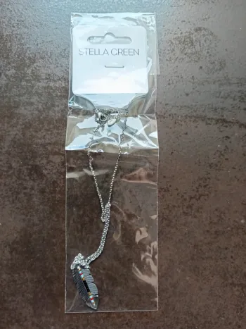 Collier plume
