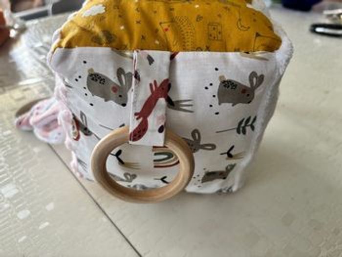 Cube d’activité artisanal neuf pour bébé fille - photo numéro 2