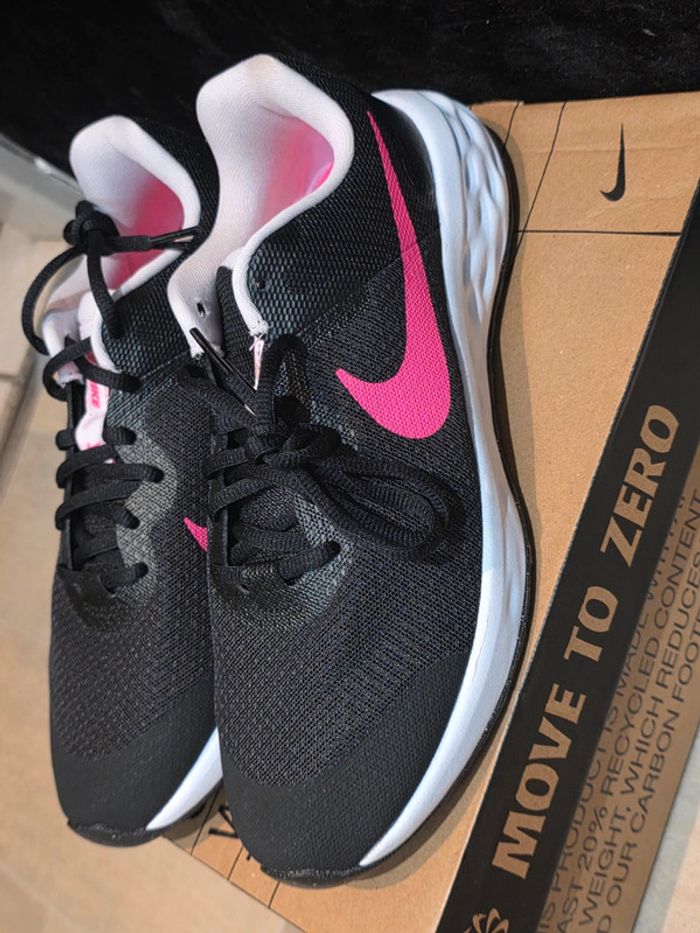 Nike Révolution 40 Neuves - photo numéro 2