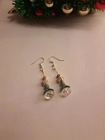 Boucles d'oreilles pendante blanche et verte