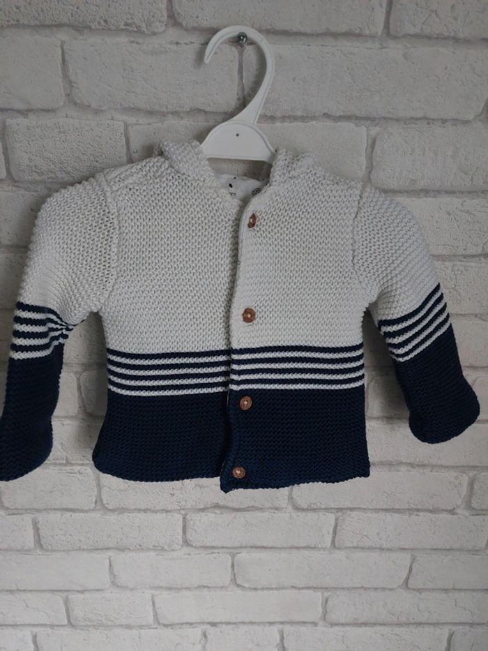 Gilet C&A taille 12 mois