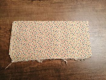 tissu beige fleuri 110 x 50 cm