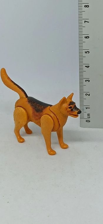 Chien loup noir et marron playmobil