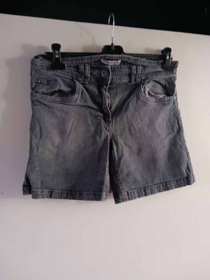 Short gris taille 40
