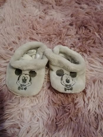 chaussons mickey 6/9 mois