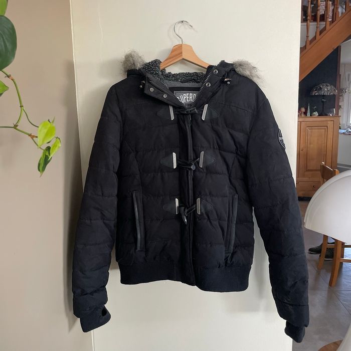 Doudoune noire Superdry femme Toggle Puffer capuche fausse fourrure M doublure sherpa V064