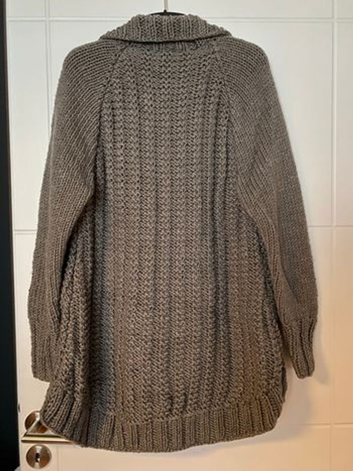 Gilet brun tricoté en laine jamais porté - photo numéro 2