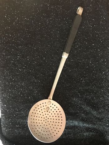 spatule écumoir en métal * prix 0.50 cts * kiki60230