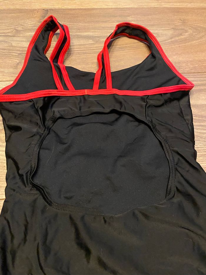Maillot de bain 1 pièce Swind noir et rouge Taille S, neuf jamais porté. - photo numéro 4