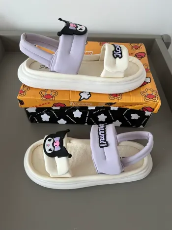 Sandales Kuromi pointure 34