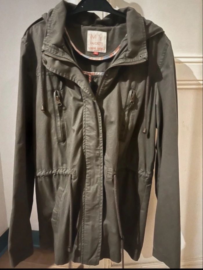 Veste kaki à capuche