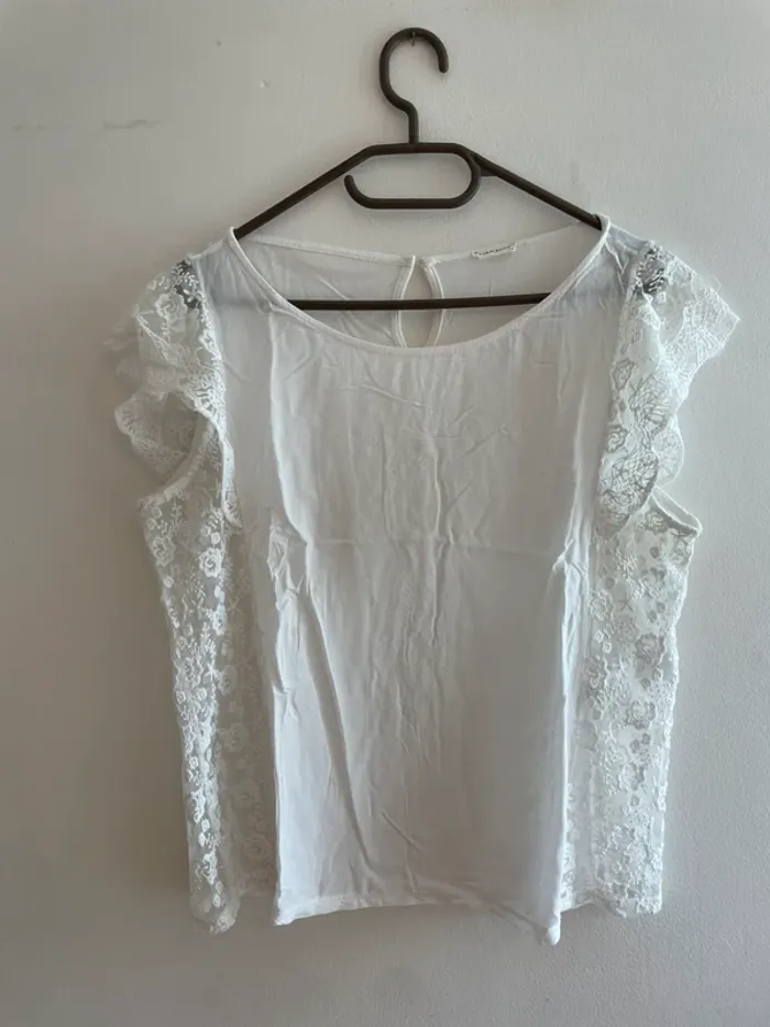 Top blanc avec dentelle - photo numéro 4
