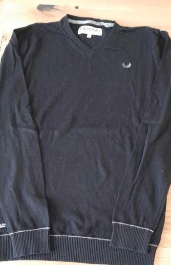 pull  noir  col V Kaporal  12  ans