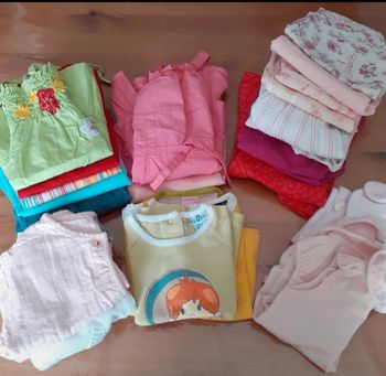 Lot de 25 vêtements légers fille t. 6 mois