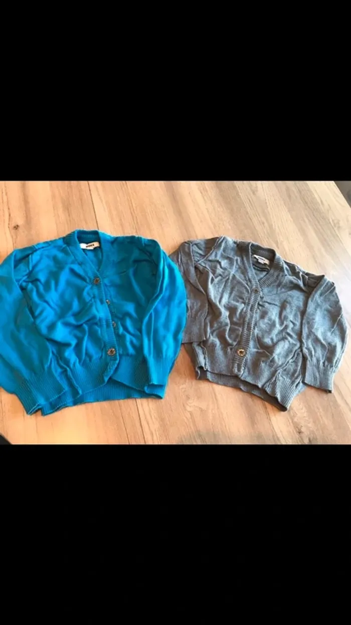 2 gilets Mexx taille 2/4 ans