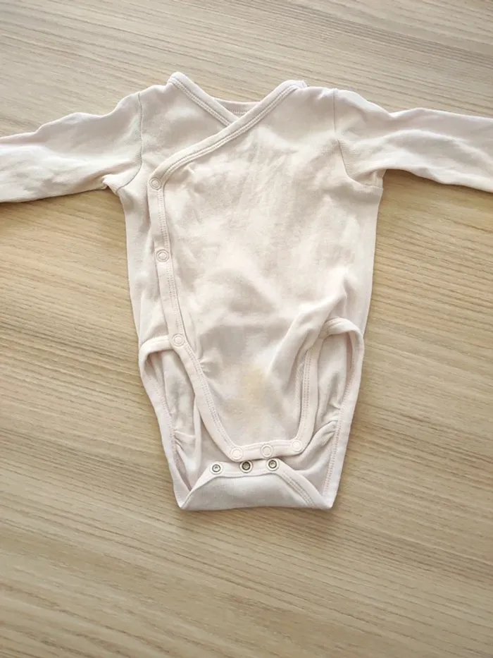 Lot 8 bodys 1 mois satisfaisant - photo numéro 18