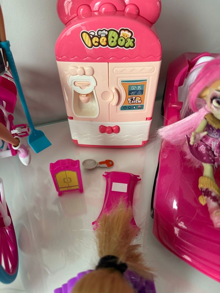 🪀 Lot Barbie - véhicules - animaux - sirène - petite cuisine- bon état très bon état - photo numéro 4