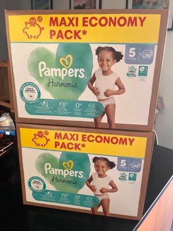 2 de cartons de couches Pampers Harmonie taille 5 Neuves