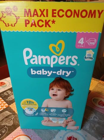 Couches Pampers baby dry taille 4 - 9 à 14kg