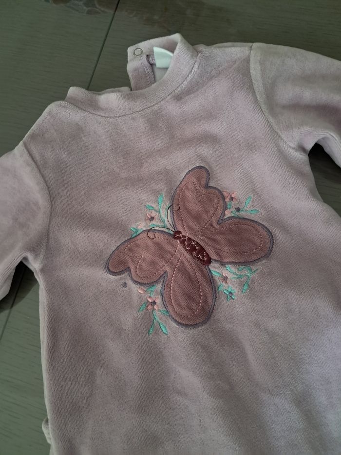 Grenouillère mauve papillon 🦋 - photo numéro 2