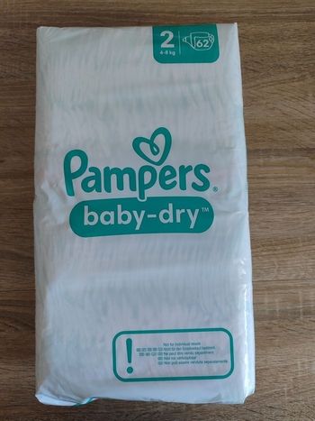 Couches Pampers taille 2