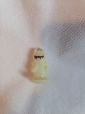 Figurines publicitaire, Babybel 2001, Mini-Astros phosphorescent NRV