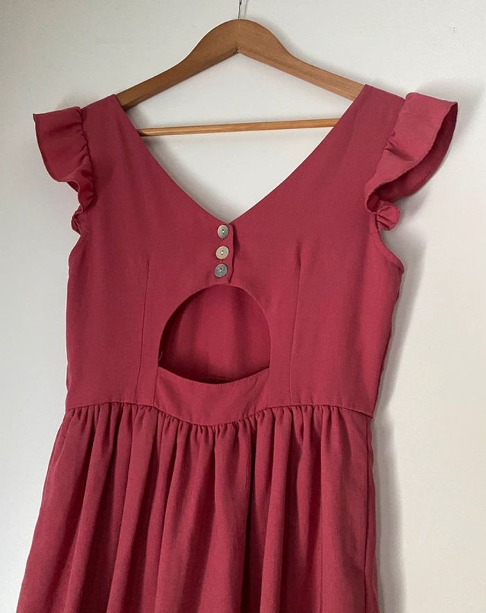 Petite Robe Avec Volant Dos Ouvert Avec Boutons Taille 34 Etam - photo numéro 5