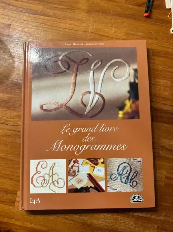 Livre le grand livre des monogrammes