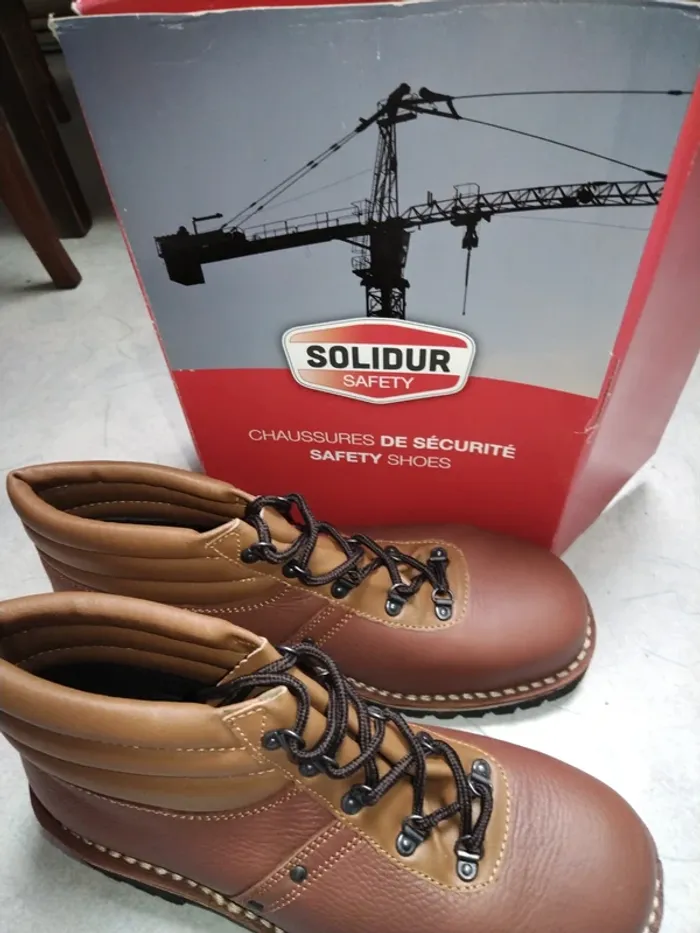 Chaussure de sécurité taille 44 - photo numéro 3