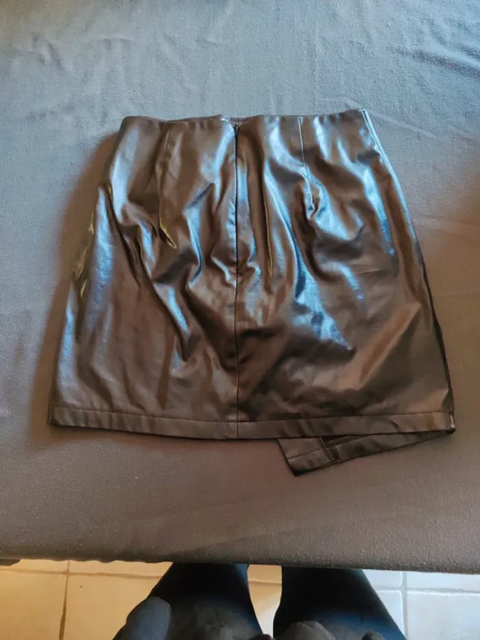 Mini jupe effet cuir taille 34 - photo numéro 3