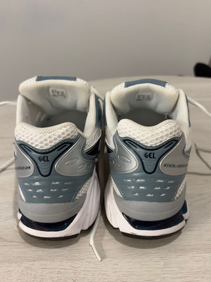 Baskets Asics - Taille 42 - État neuf - photo numéro 5