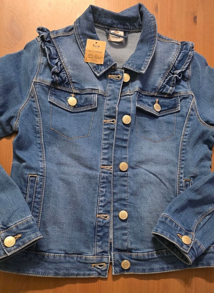 Neuve (non portée)  🏷😍🥰SUPERBE  veste en jeans 12 ans fille 🥰😍🩷 - photo numéro 4