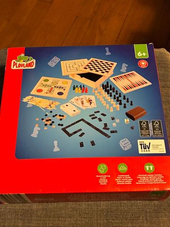 Coffret multi jeux en bois : petits chevaux, backgammon …