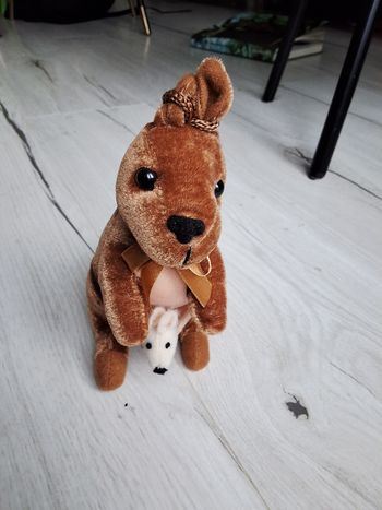 Peluche maman kangourou et son bébé 18 cm de haut