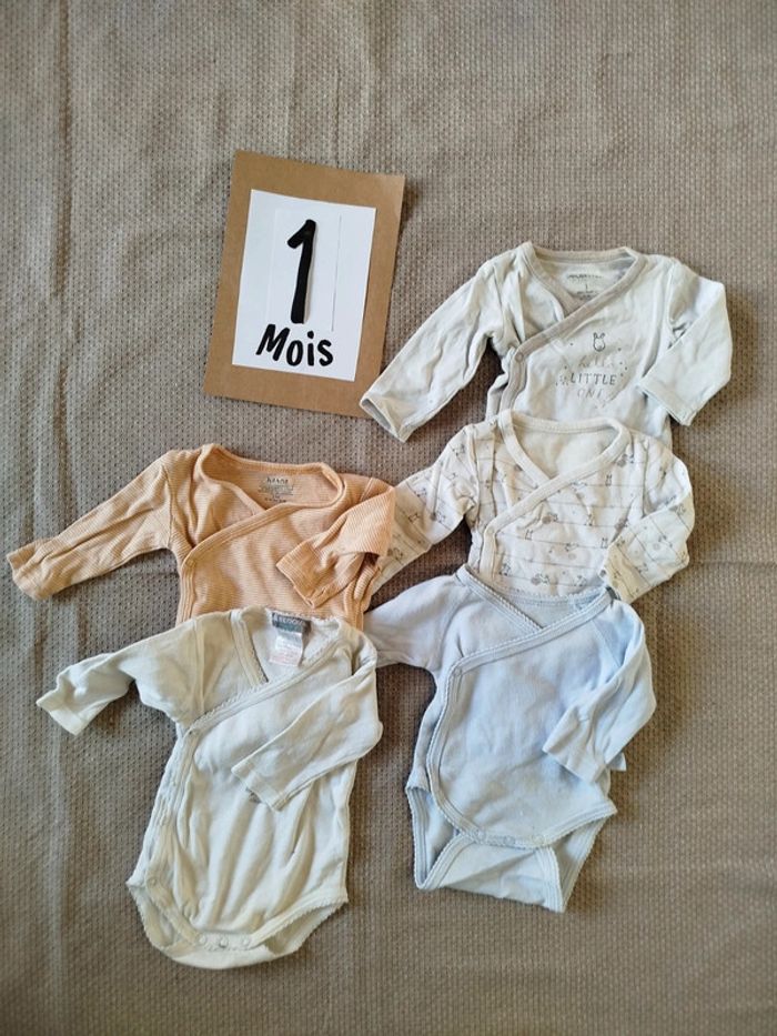 Lot 5 bodys 1 mois