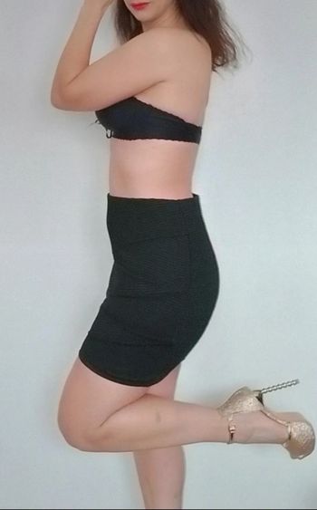 Minijupe tube texturée noir taille 40