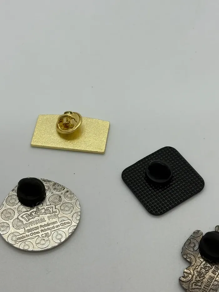 Lot de pins - photo numéro 15