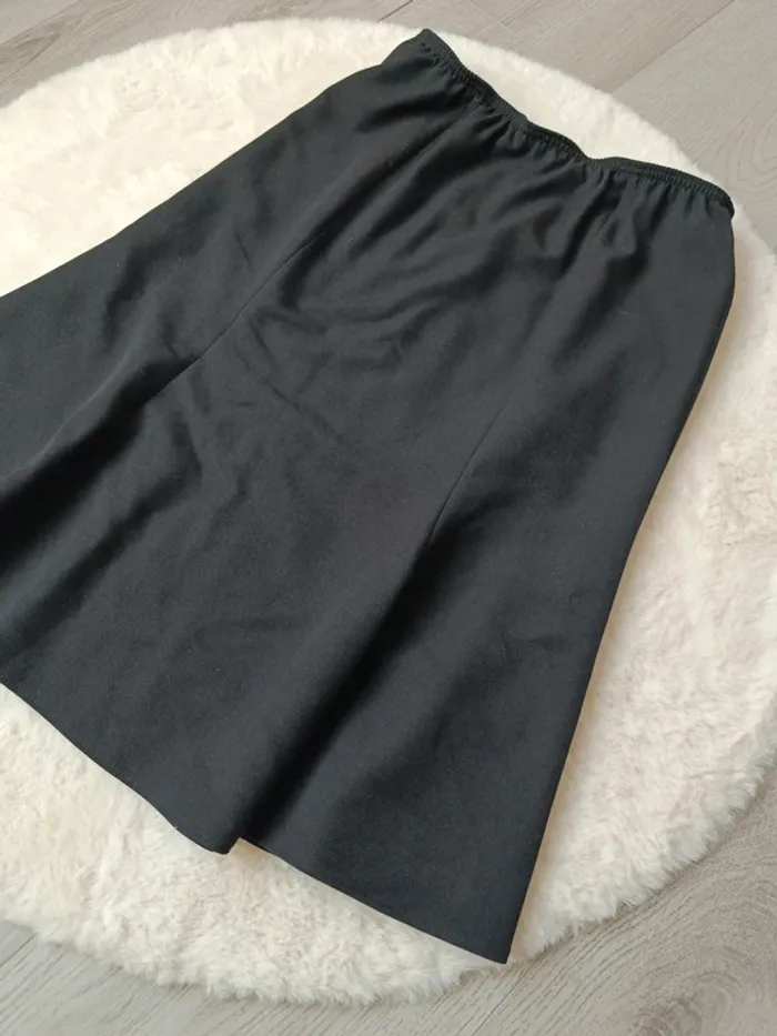 Jupe noire élastiquée taille 42 (midi, confortable) - photo numéro 2