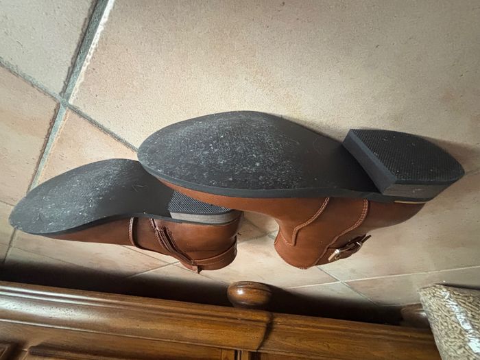 Bottines femme à zip avec semelle à liseré doré bout amande - photo numéro 2