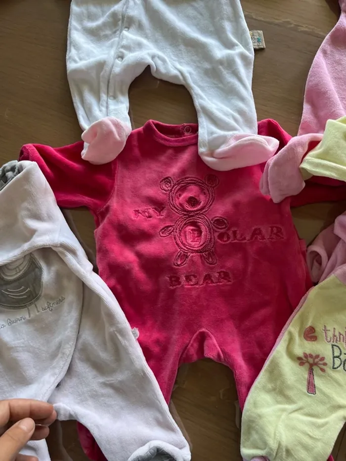 Lot pyjama velours fille 1 mois 54 cm - photo numéro 7